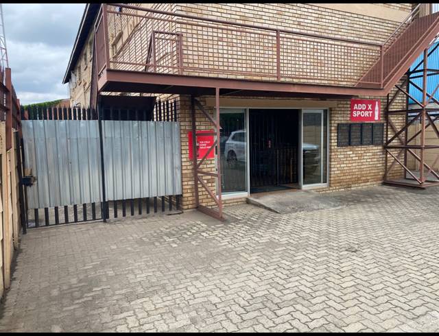 300.80M² BUSINESS CENTRE FOR SALE IN RUSTENBURG CENTRAL